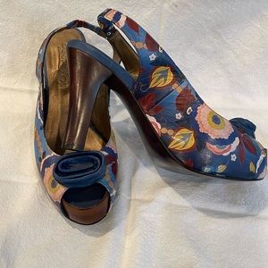 ICON Wearable Art Shoes Size 8